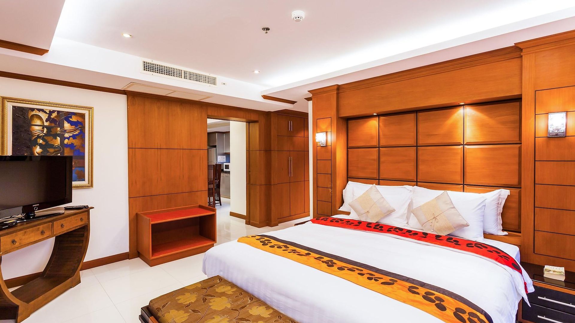 Tara Court โรงแรม