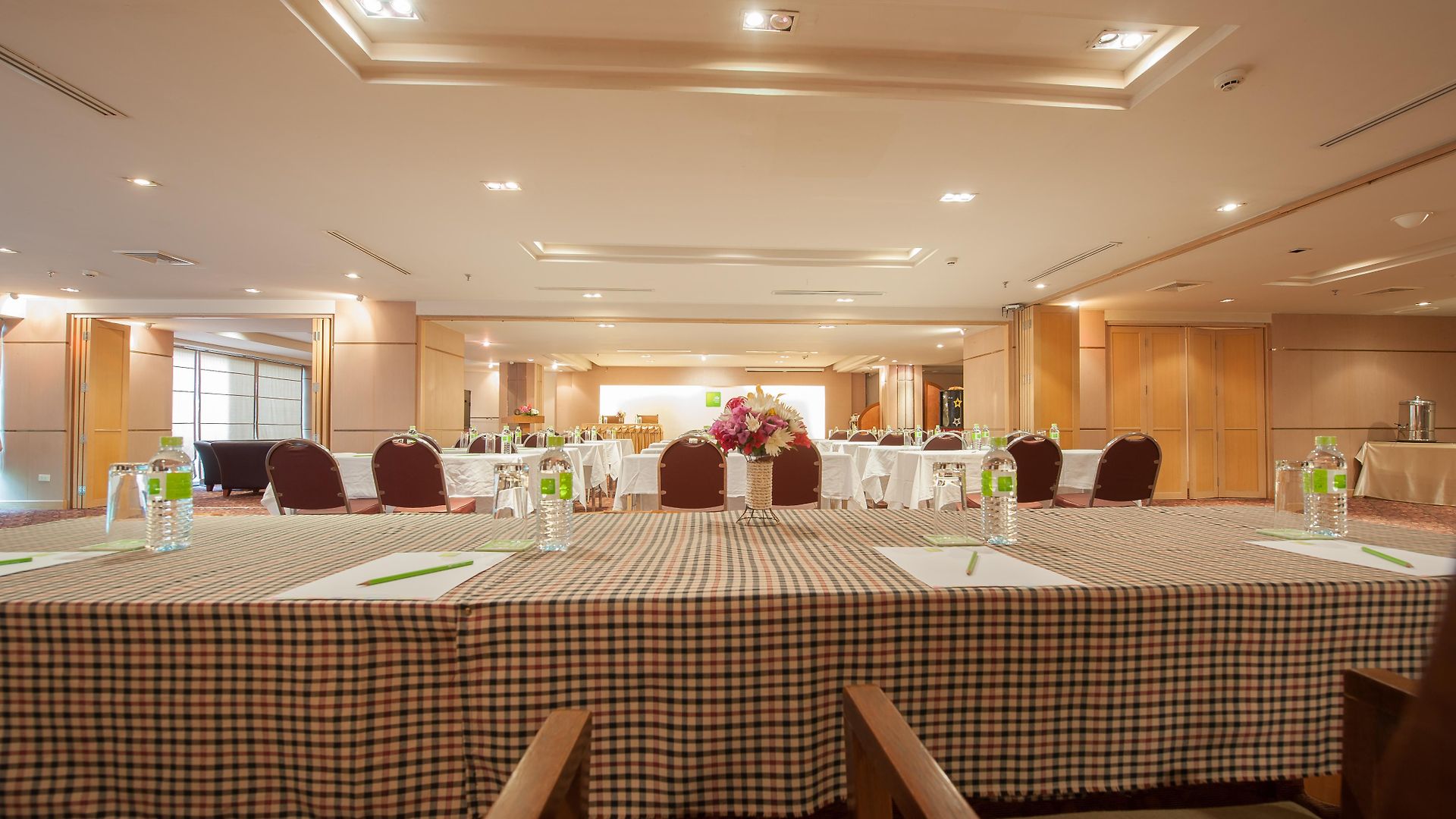 โรงแรม The Seasons
