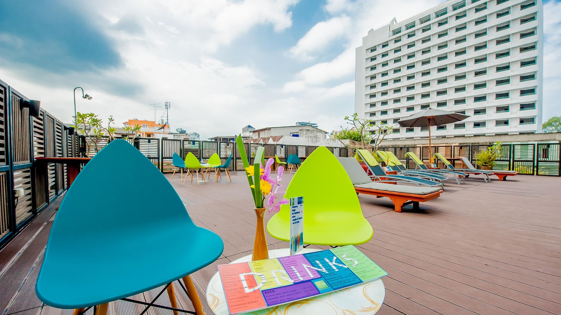 The Seasons โรงแรม