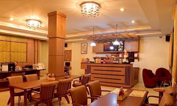 Oyo 146 Rivana Boutique By Sandara โรงแรม 3*