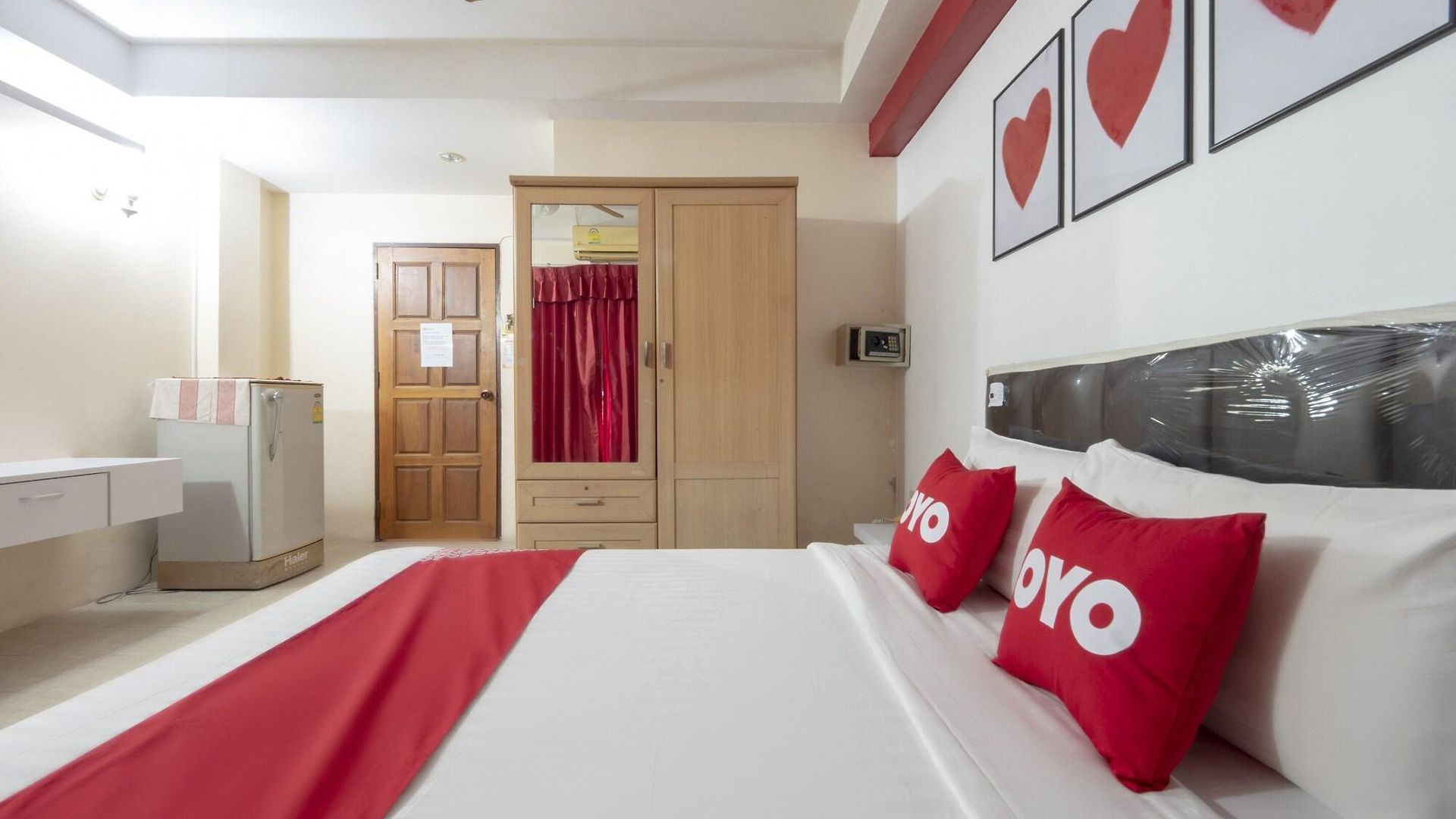 โรงแรม โอโย 75381 โรงแรมบิลลาบอง 2*