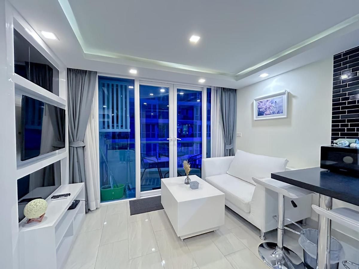 Grand Avenue Apartment *