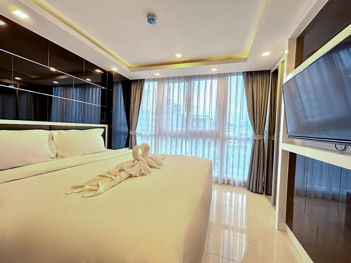 Grand Avenue Apartment