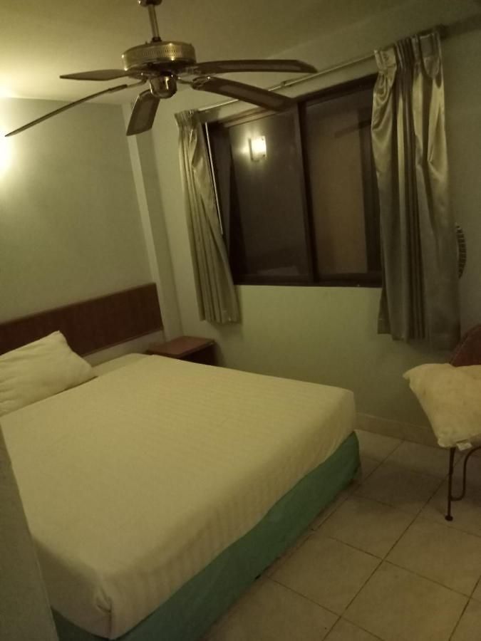 Kingfisher House And Bar บ้านพัก