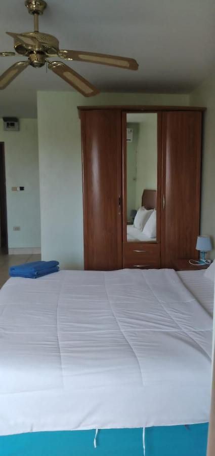บ้านพัก Kingfisher House And Bar Pattaya