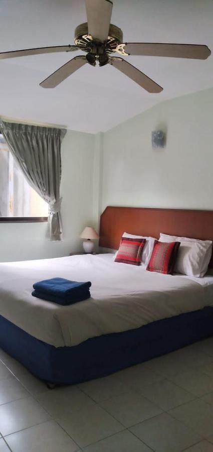 Kingfisher House And Bar บ้านพัก 3*