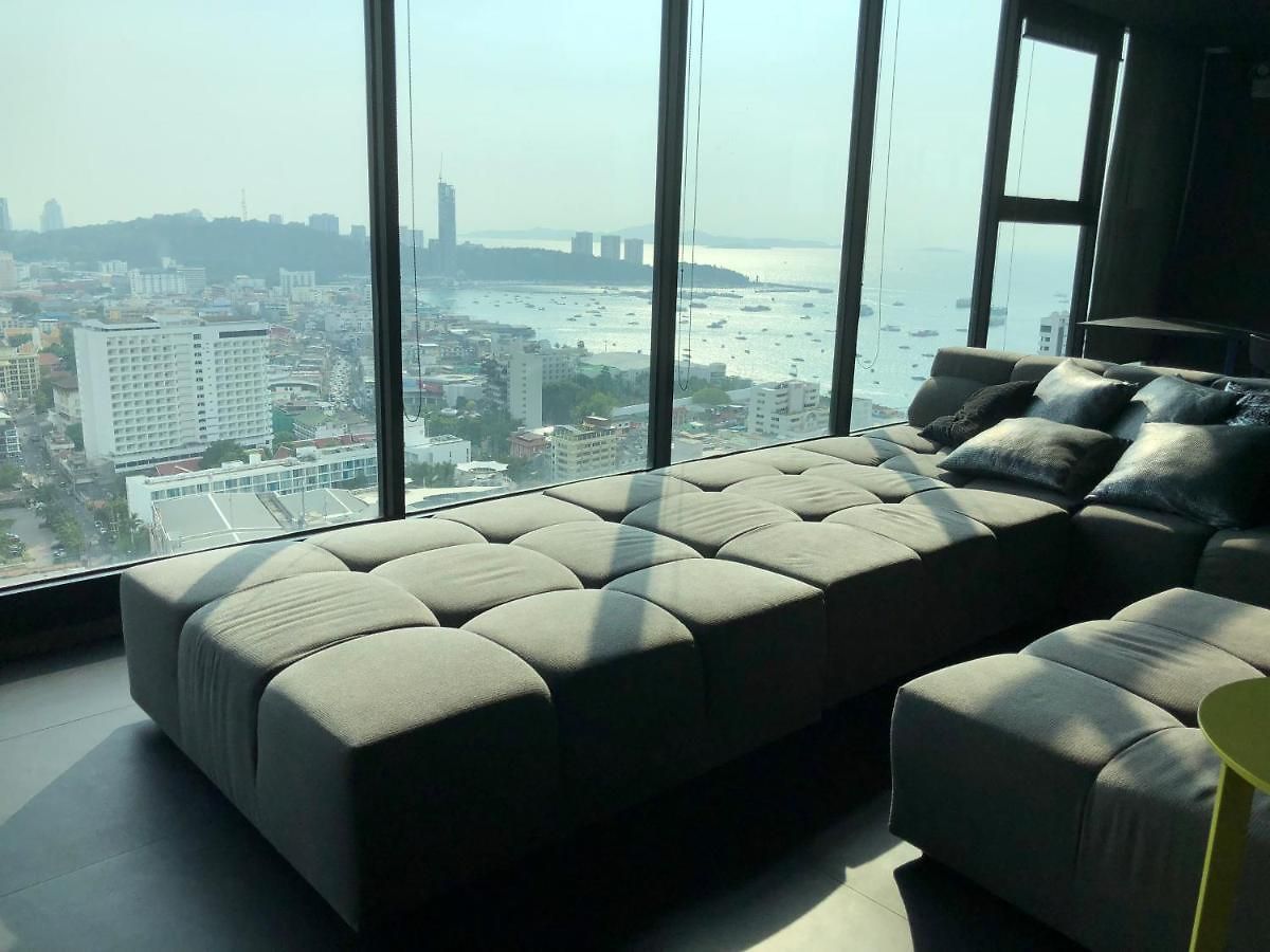 The Base 网红公寓 市中心核心区顶层无边泳池俯瞰整个芭堤雅海湾 Apartment Pattaya