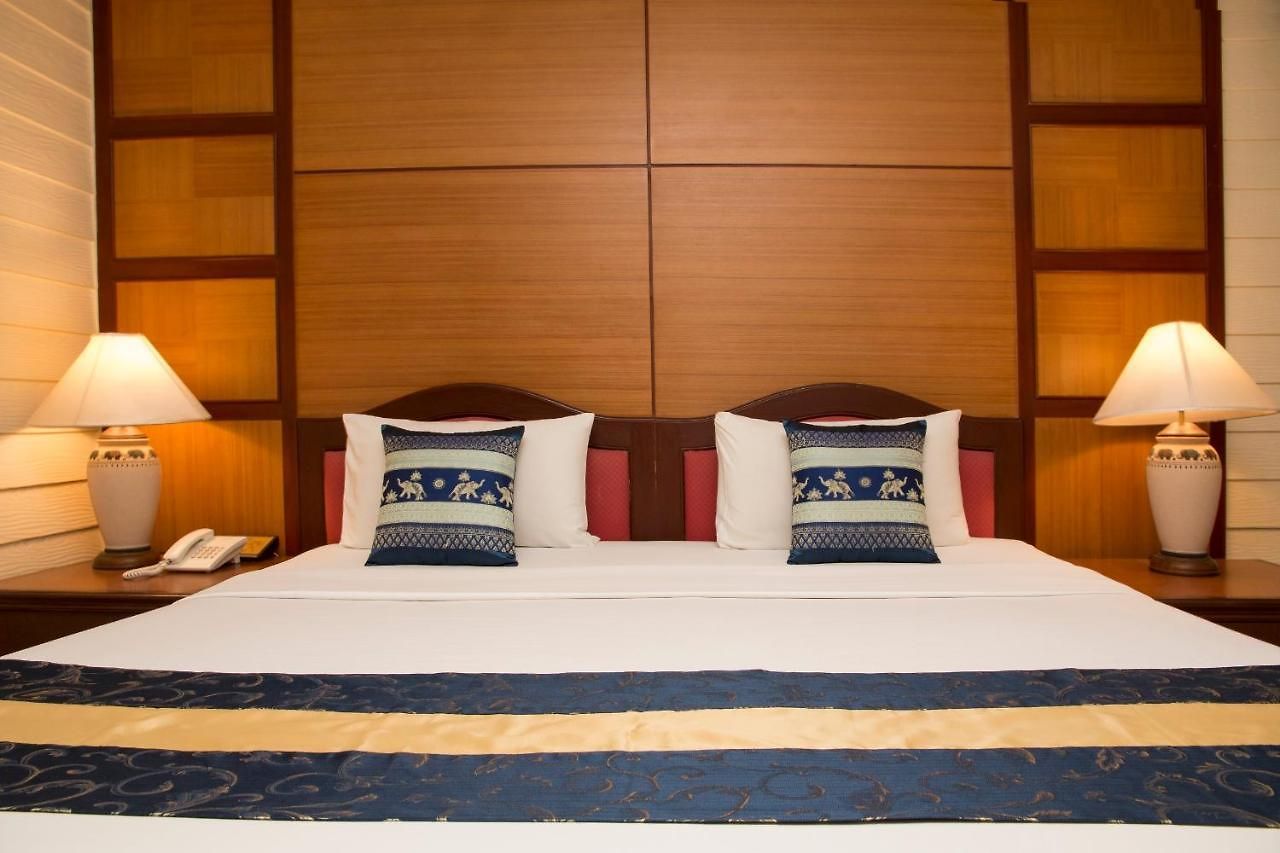S โรงแรม 3*