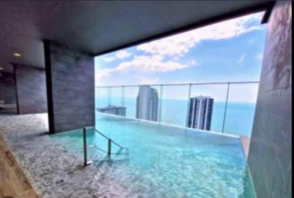 อพาร์ทเม้น Luxury With Sea View.