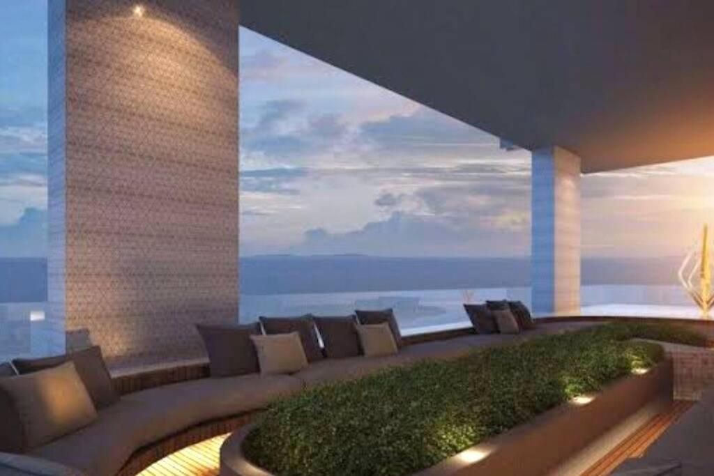 อพาร์ทเม้น Luxury With Sea View. *