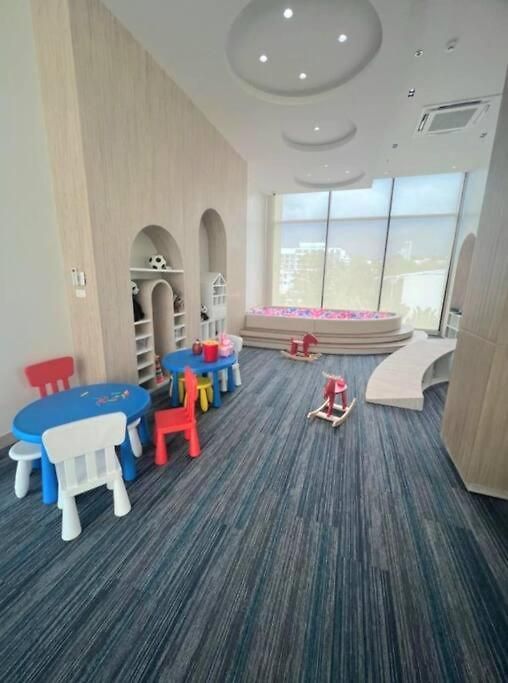 อพาร์ทเม้น Luxury With Sea View. *