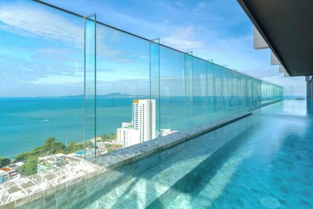 อพาร์ทเม้น Luxury With Sea View.
