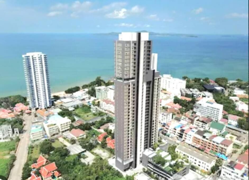 อพาร์ทเม้น Luxury With Sea View. *