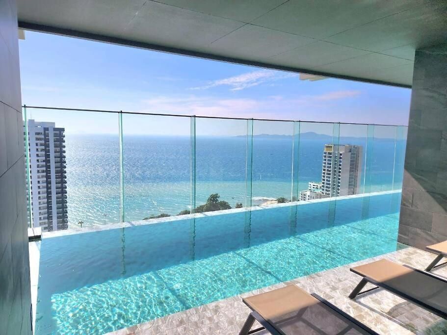 อพาร์ทเม้น Luxury With Sea View. Pattaya