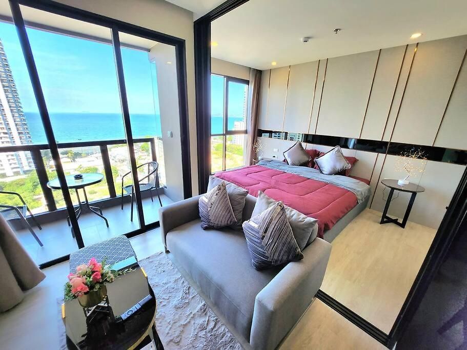 อพาร์ทเม้น Luxury With Sea View. *