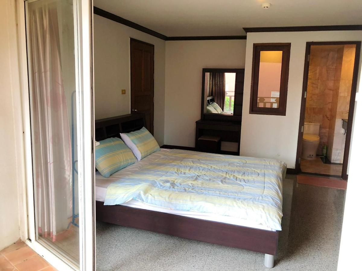 Royal Hill Condotel อพาร์ทเม้น *
