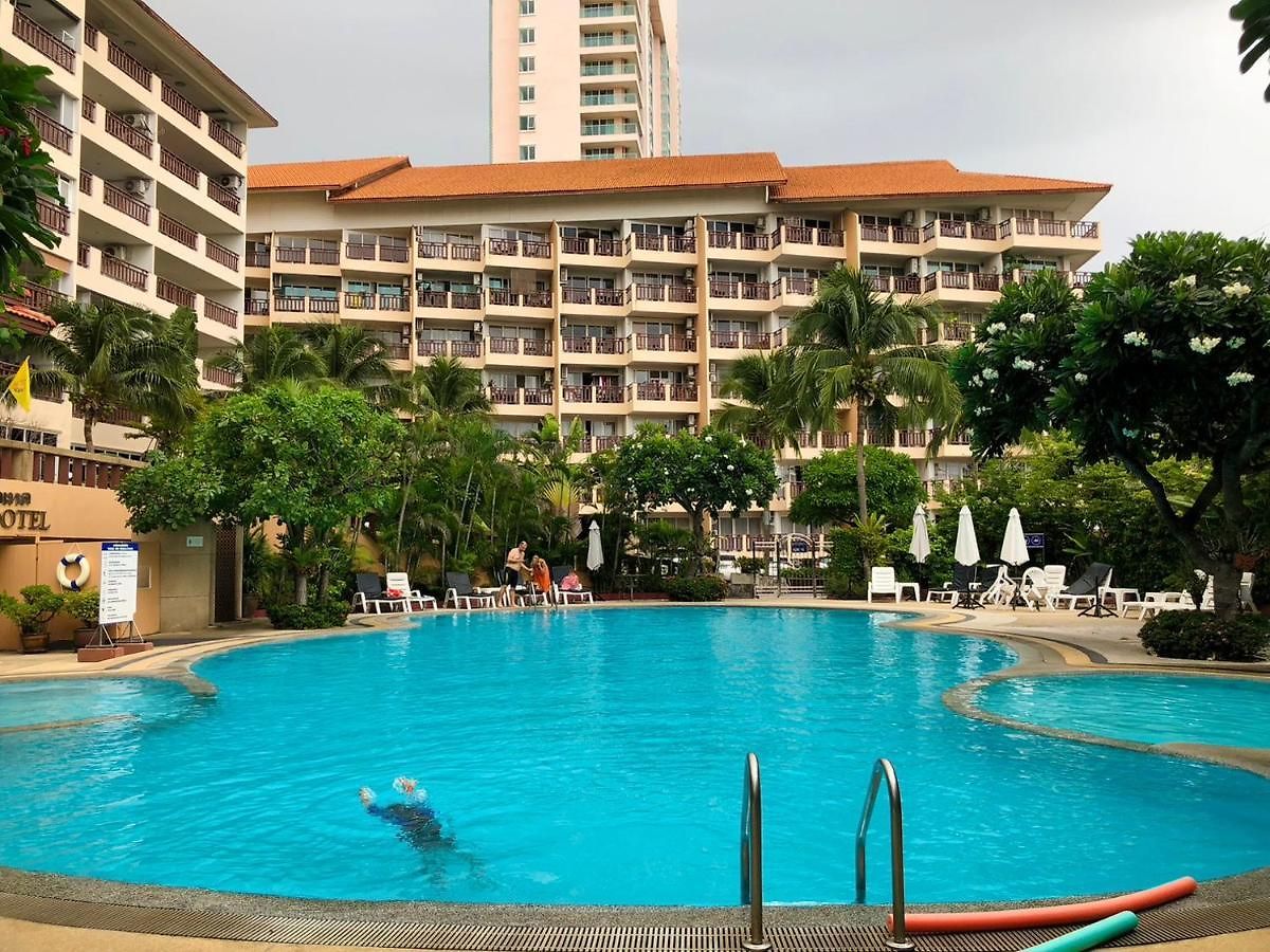 อพาร์ทเม้น Royal Hill Condotel *
