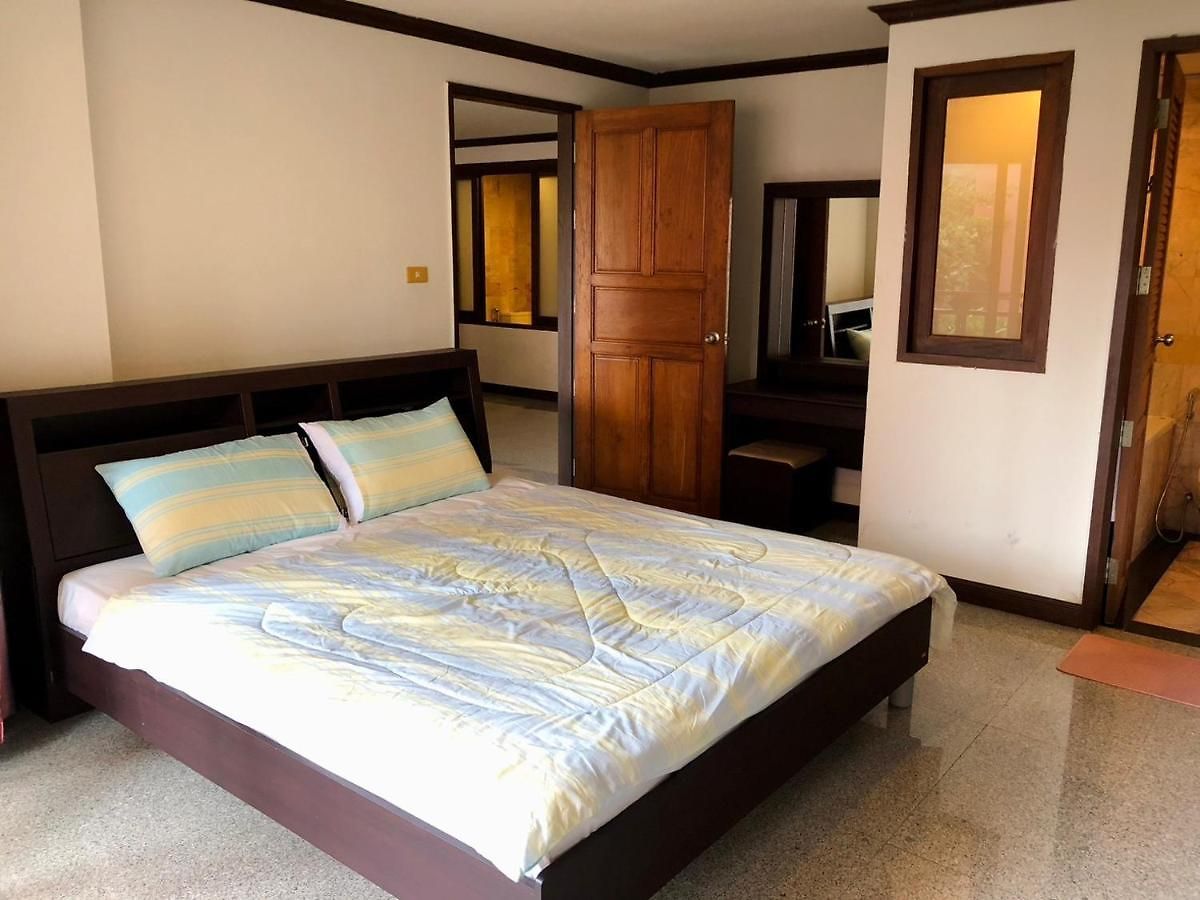 อพาร์ทเม้น Royal Hill Condotel