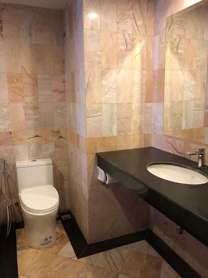 อพาร์ทเม้น Royal Hill Condotel