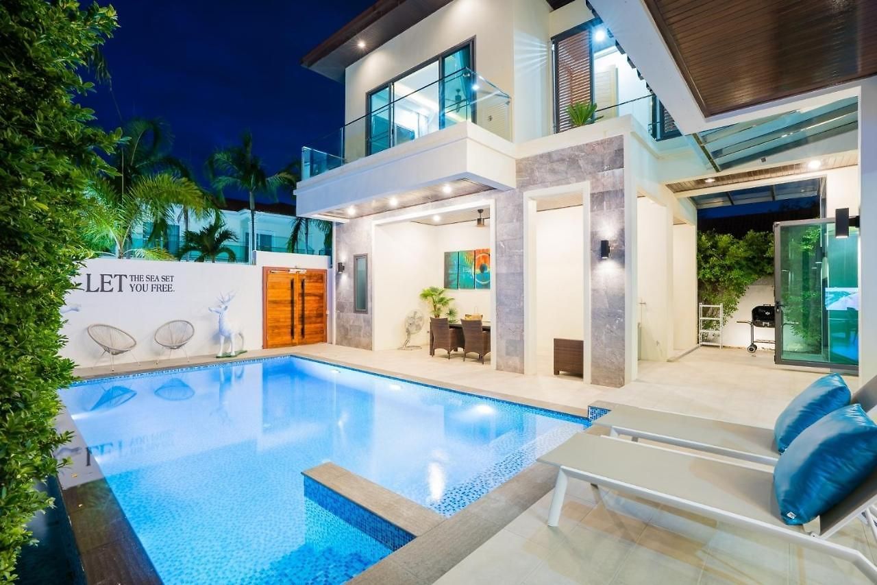 Hollywood Luxury Poolvilla Walking Street 4 Bedrooms วิลล่า