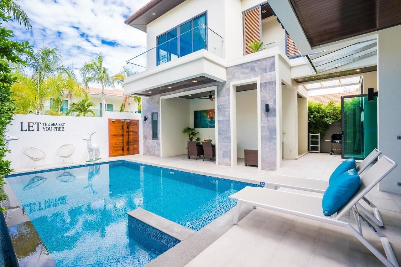 Hollywood Luxury Poolvilla Walking Street 4 Bedrooms วิลล่า
