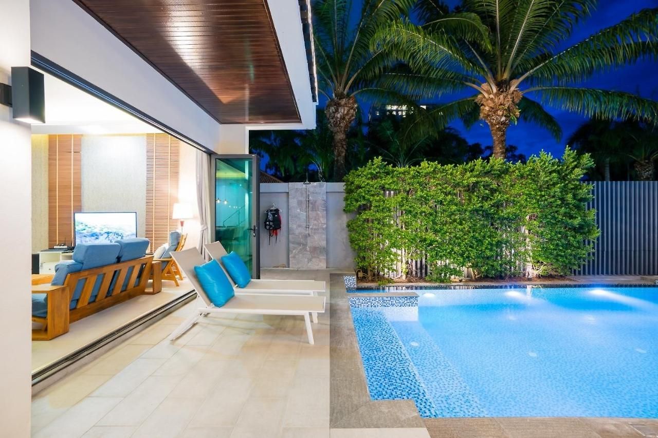 Hollywood Luxury Poolvilla Walking Street 4 Bedrooms วิลล่า *