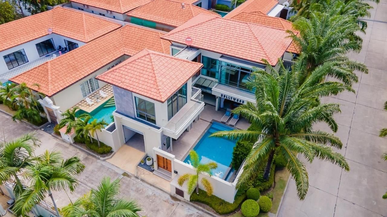 Hollywood Luxury Poolvilla Walking Street 4 Bedrooms วิลล่า *