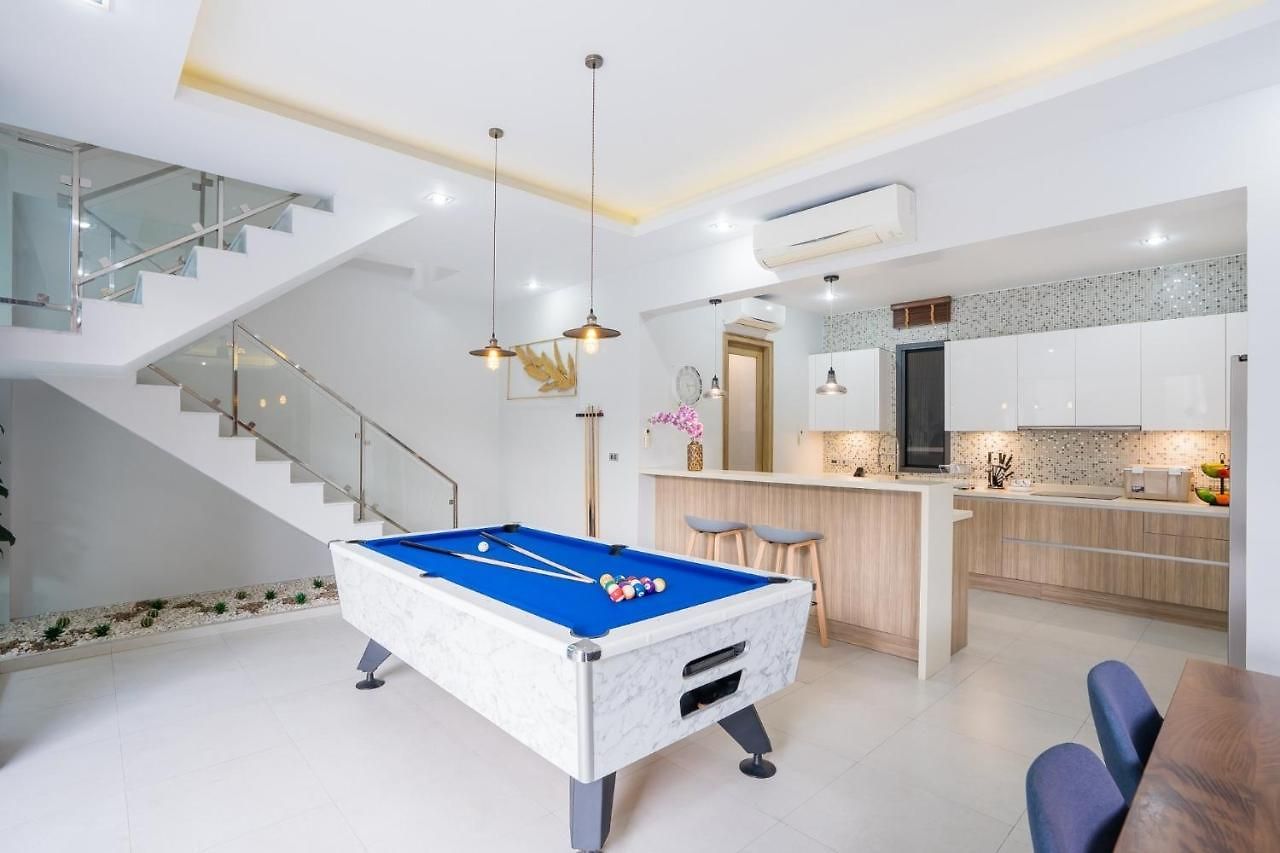 Hollywood Luxury Poolvilla Walking Street 4 Bedrooms วิลล่า