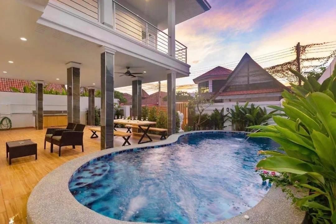 Lagoon 5 Bedroom Pool Pattaya