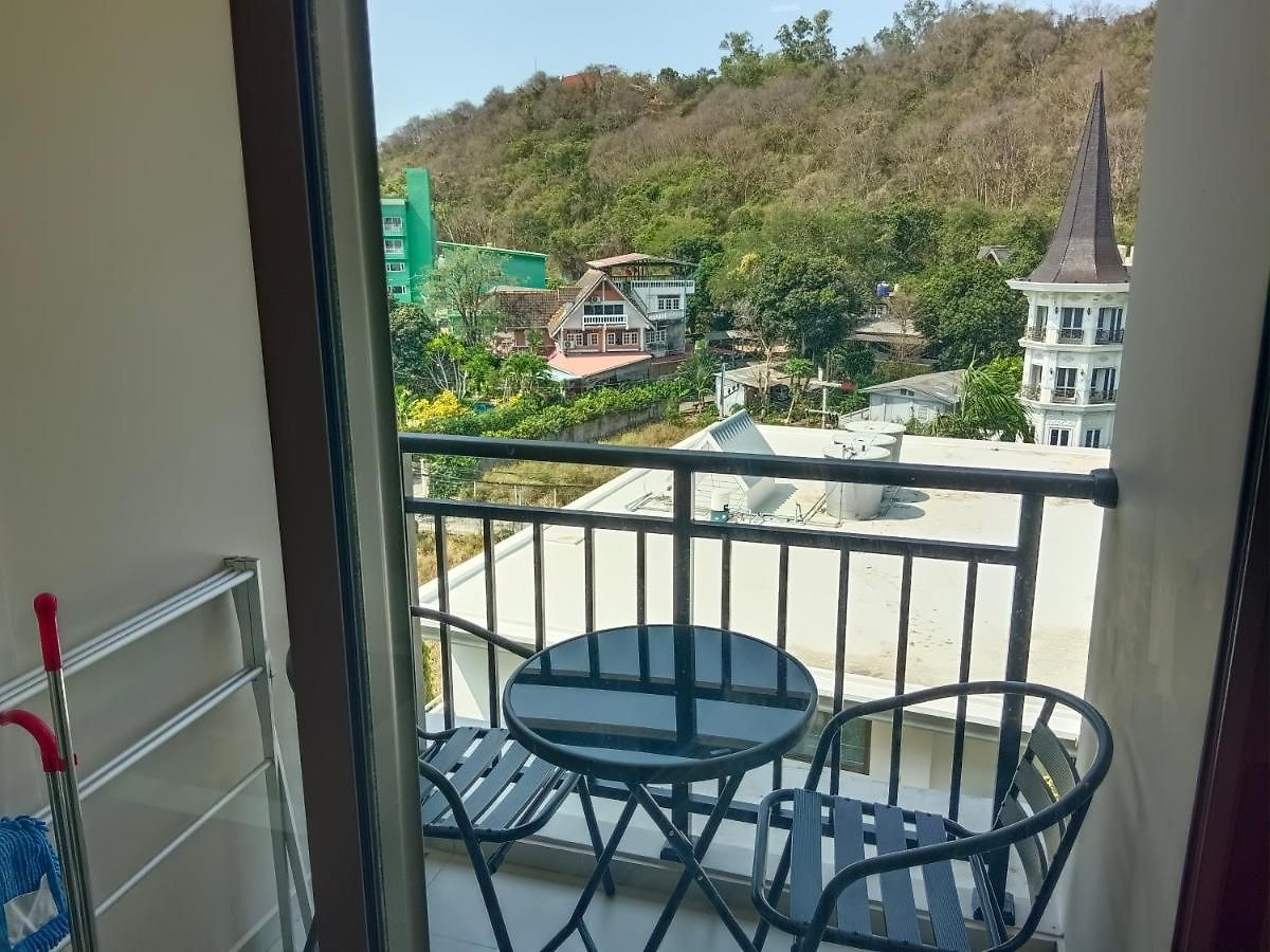 Arcadia Center Apartment