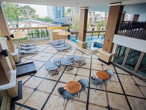 โรงแรม March