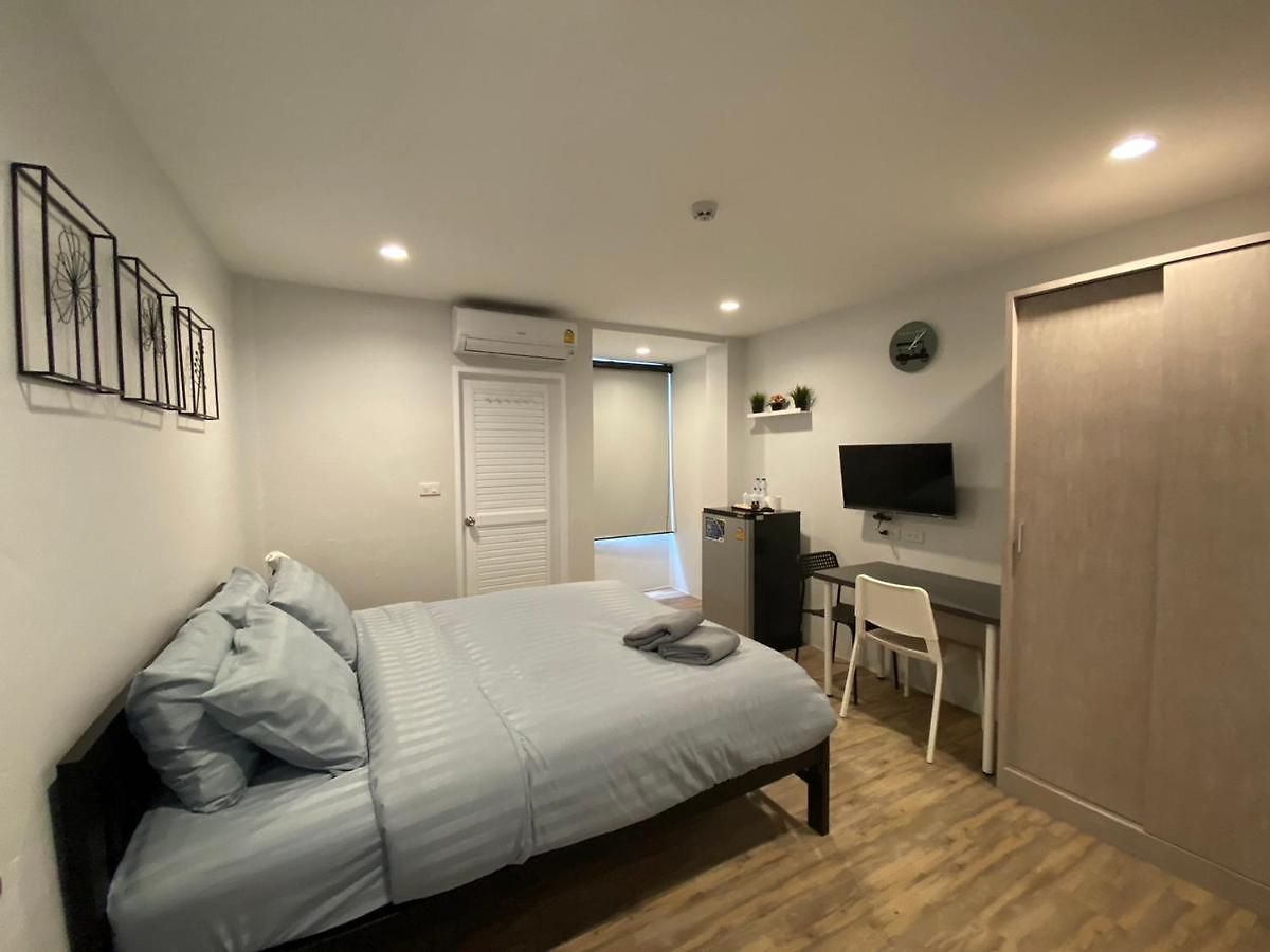 Aree House Poshtel โรงแรม 3*