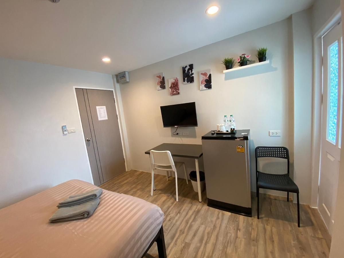 Aree House Poshtel โรงแรม