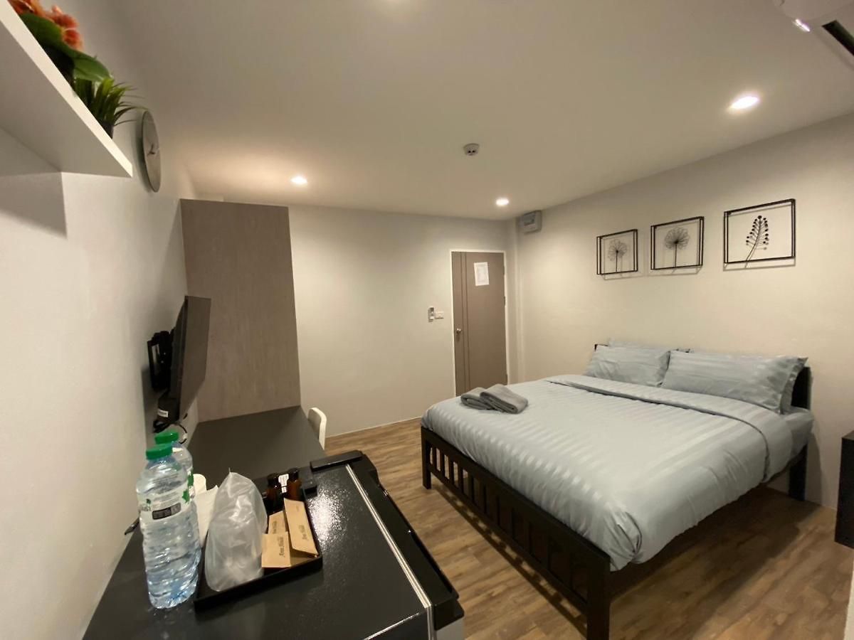 Aree House Poshtel โรงแรม 3*