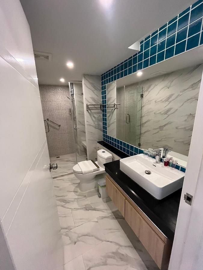 Deco North โรงแรม