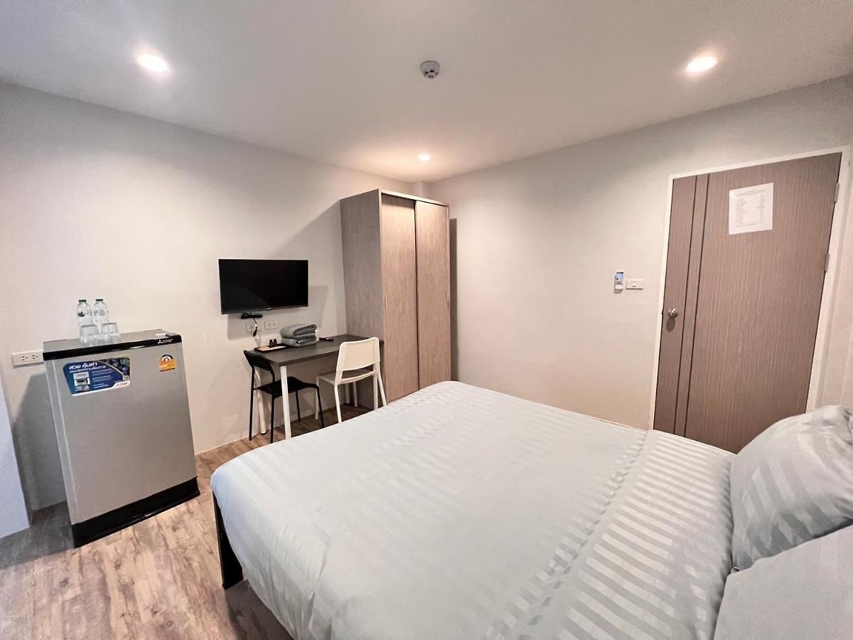 Aree House Poshtel โรงแรม