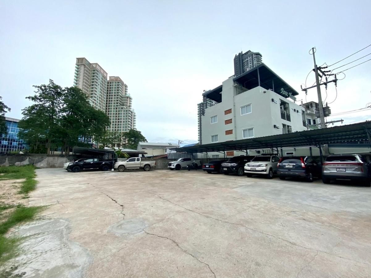 Aree House Poshtel โรงแรม