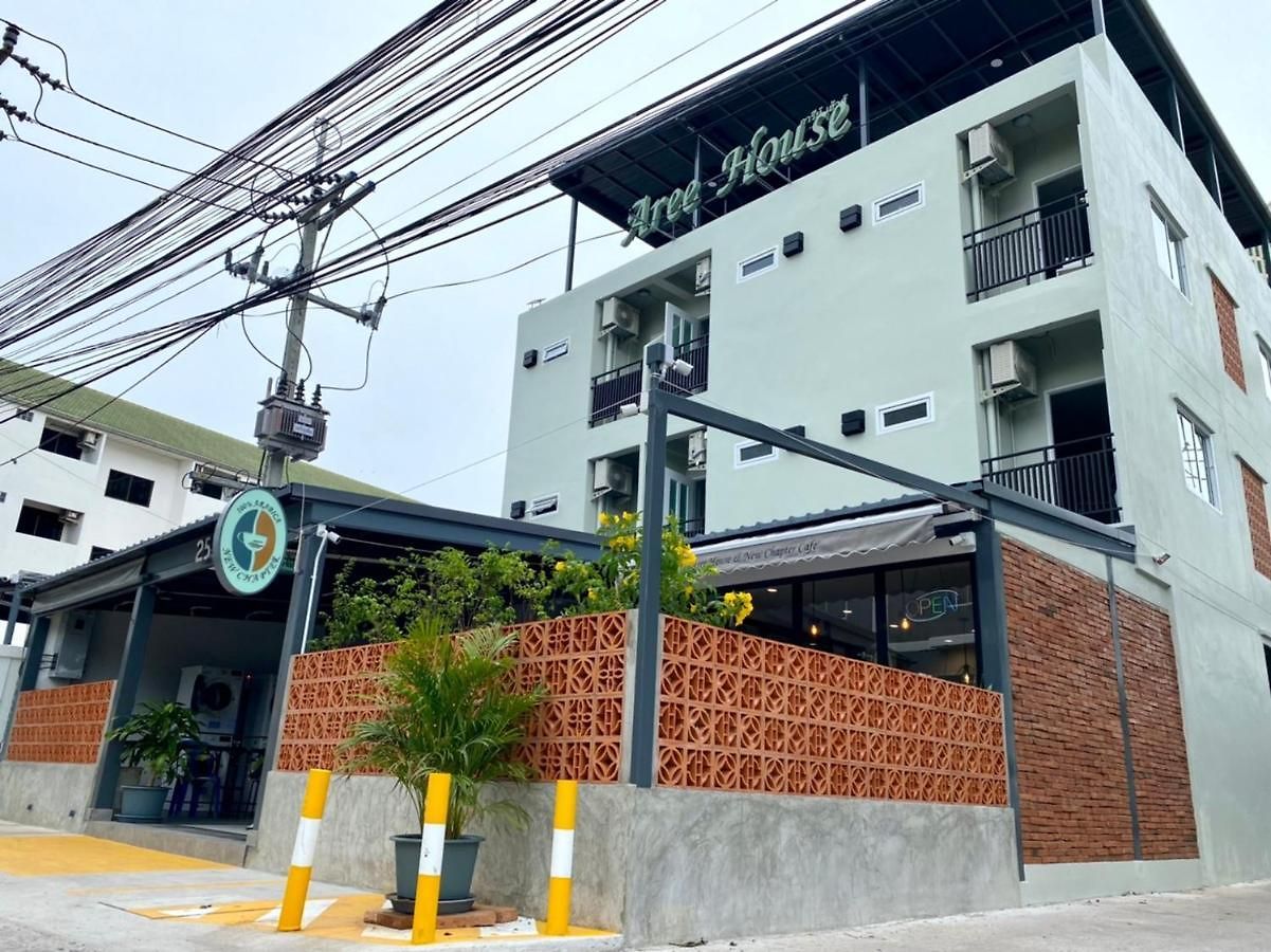 Aree House Poshtel โรงแรม