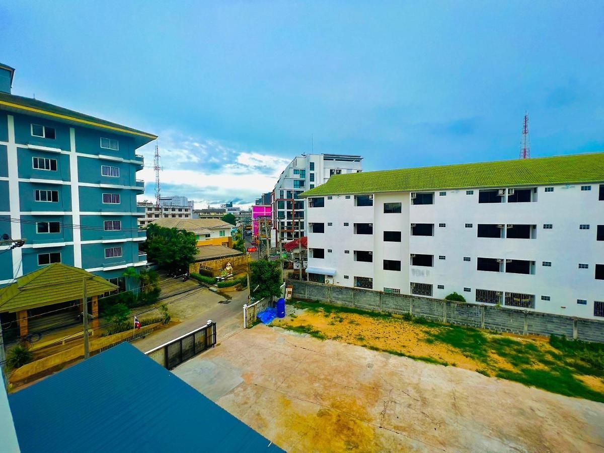 Aree House Poshtel โรงแรม
