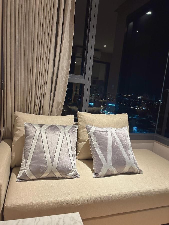 Once Seaview อพาร์ตโฮเทล