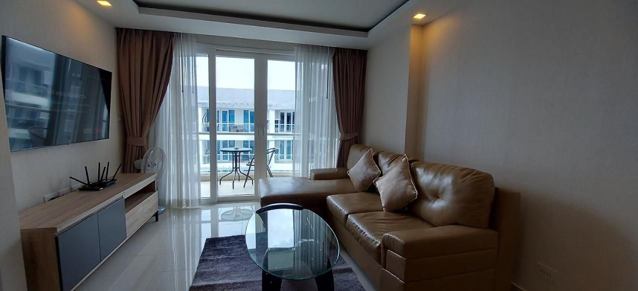 อพาร์ทเม้น Grand Avenue - Luxury - 2 Bedroom 2 Baths - Pool-view Pattaya