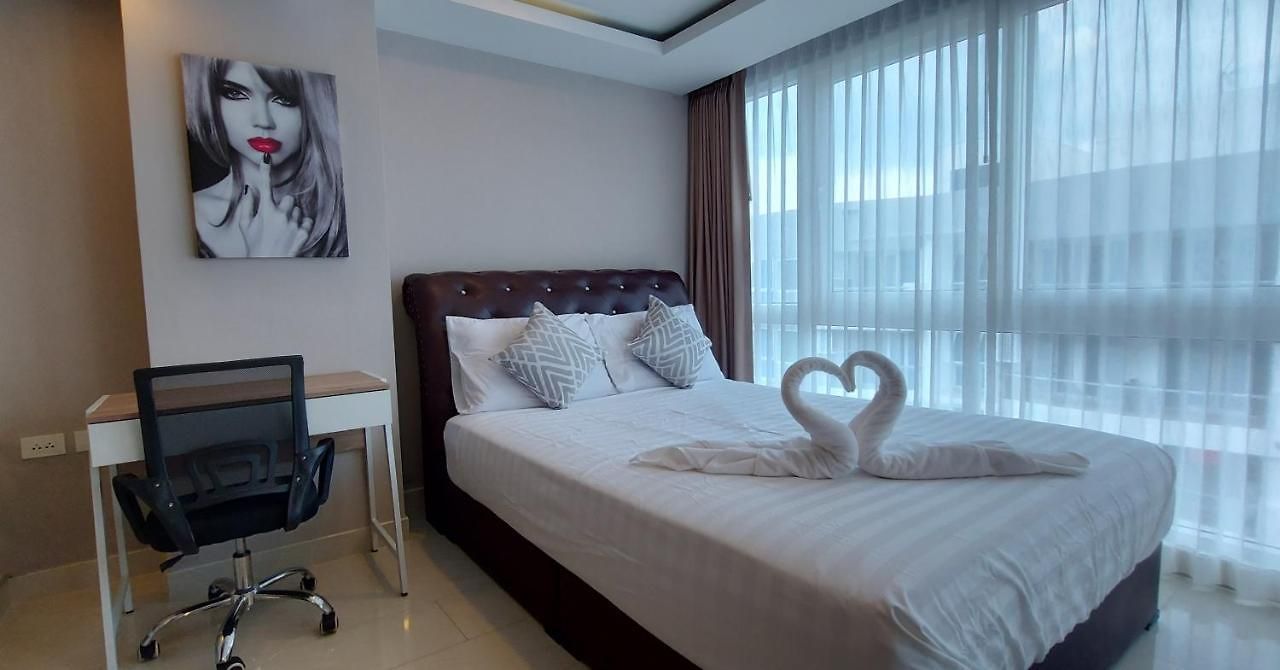 อพาร์ทเม้น Grand Avenue - Luxury - 2 Bedroom 2 Baths - Pool-view Pattaya