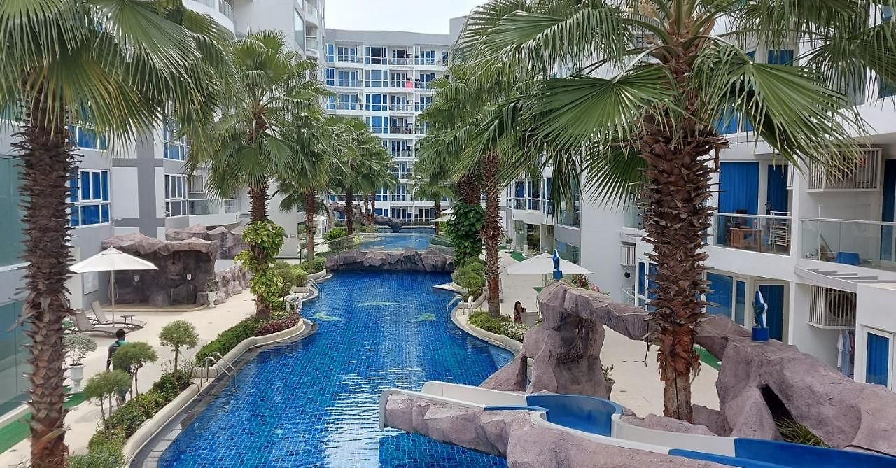 อพาร์ทเม้น Grand Avenue - Luxury - 2 Bedroom 2 Baths - Pool-view Pattaya