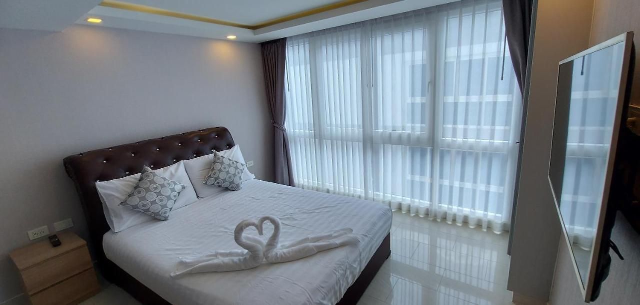 Grand Avenue - Luxury - 2 Bedroom 2 Baths - Pool-view *