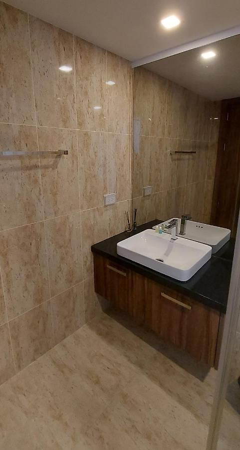 Grand Avenue - Luxury - 2 Bedroom 2 Baths - Pool-view อพาร์ทเม้น