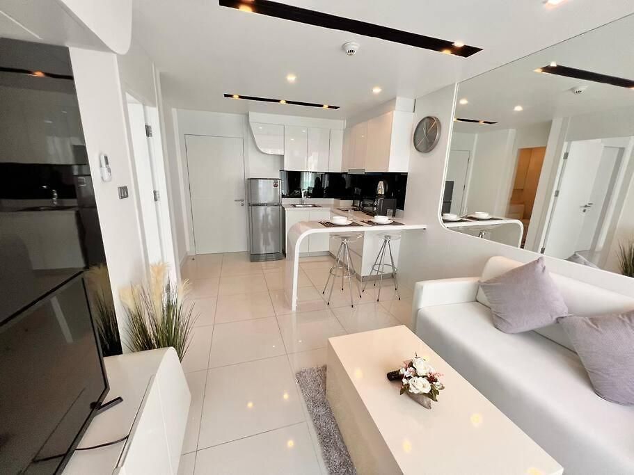 Apartment At 1 Bed In Ccr *