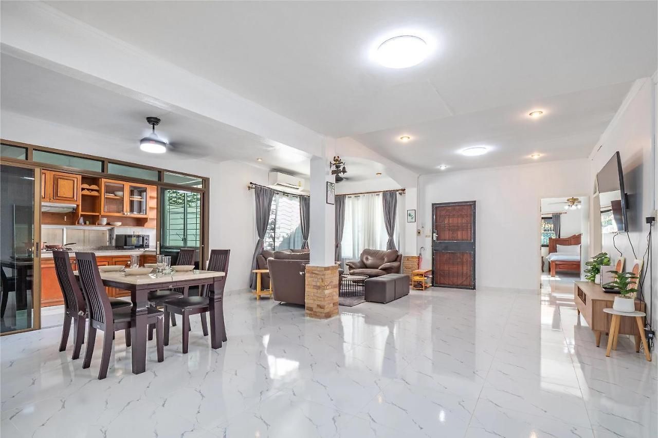 Deluxe 3 Bedrooms With Fancy Pool In Downtown Villa