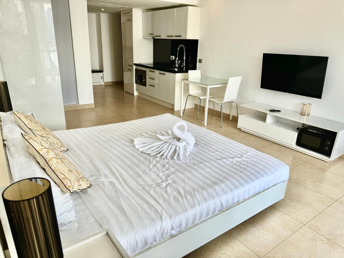 อพาร์ทเม้น Centara Avenue Residences 1 Bedroom Center Near Shopping Mall Pattaya