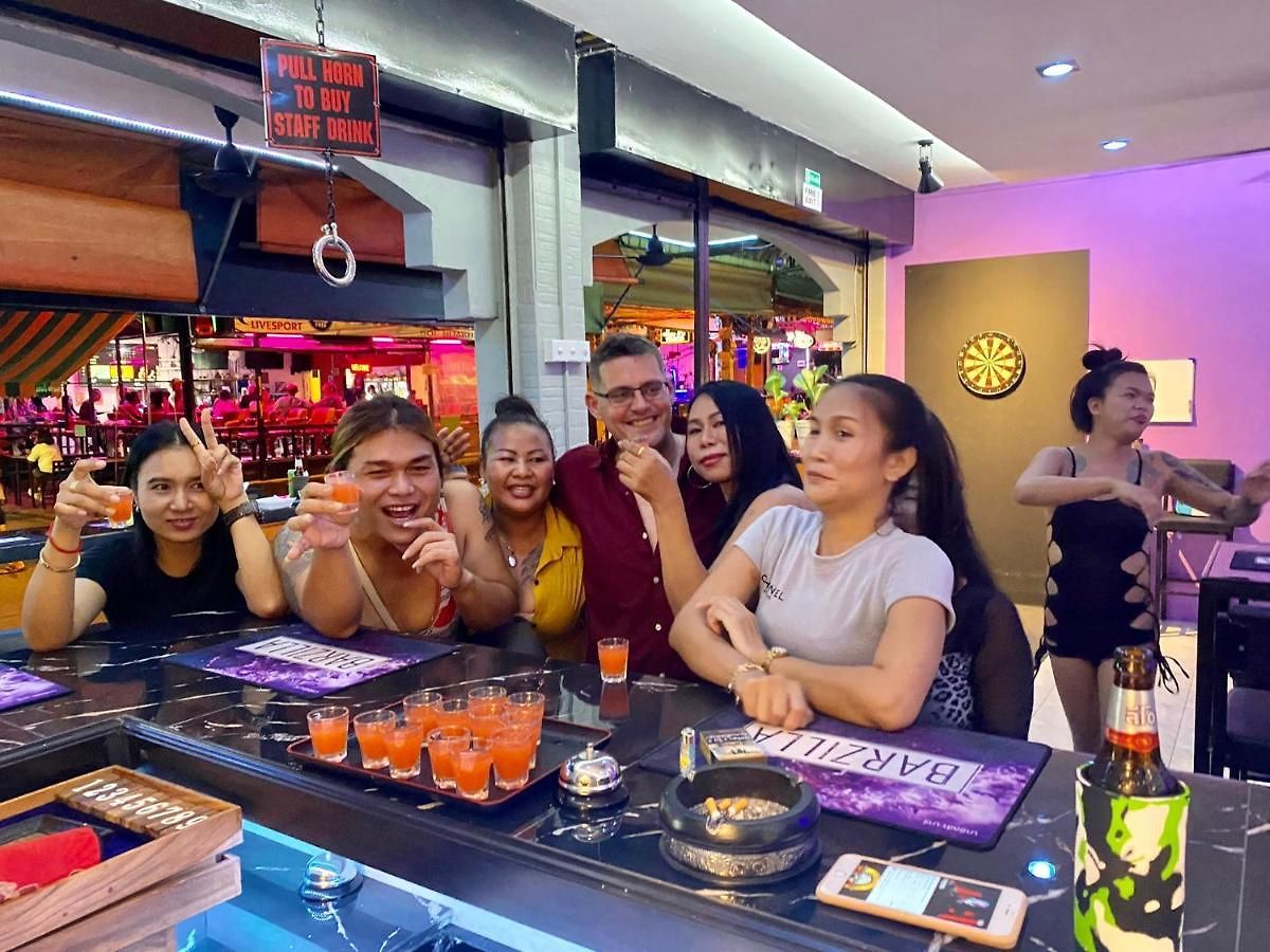 อพาร์ตโฮเทล Barzilla Bar And 3*
