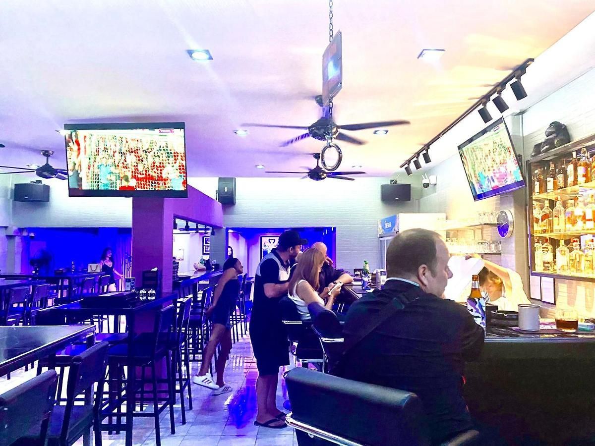 อพาร์ตโฮเทล Barzilla Bar And
